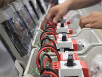 無軌式電動換模臺車，智能模具搬運新選擇
